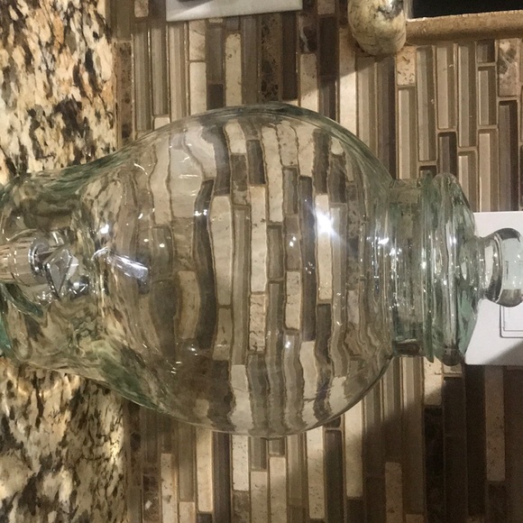 Jug with spout - Picture 2 of 2